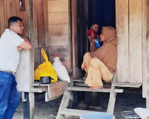 Peringati Hari Damai Aceh, Dinsos Bireuen Santuni Keluarga Almarhum Nek Amat
