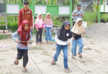 Pulihkan Semangat Anak Pascabencana, Himpunan Mahasiswa Prodi Hukum UNIKI Gelar Festival Permainan Tradisional di Balee Panah