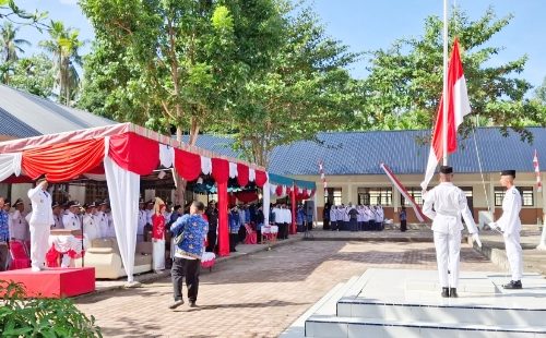 Lapangan Becek, Upacara HUT RI ke-81 di Makmur Dipindah ke Halaman SMAN 1