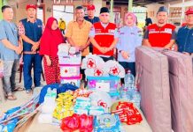 Rumah Warga Mata Ie Ludes Terbakar, Ketua PMI Bireuen Langsung Salurkan Bantuan Masa Panik
