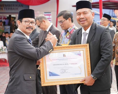 Komitmen Lindungi Kekayaan Intelektual, Rektor Umuslim Terima Penghargaan dari Kementerian Hukum Aceh