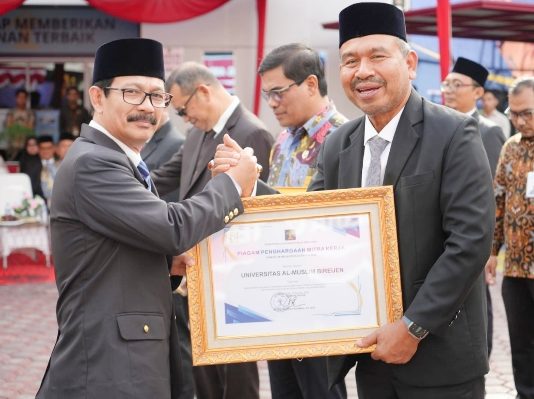 Komitmen Lindungi Kekayaan Intelektual, Rektor Umuslim Terima Penghargaan dari Kementerian Hukum Aceh