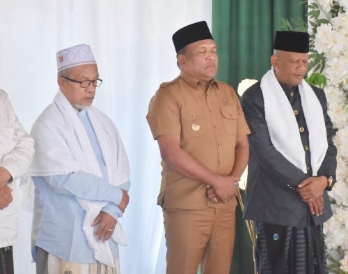 Hadiri Pengukuhan Waled Ibrahim sebagai Pimpinan Dayah Darul Falah Jeunieb, Bupati Bireuen Tekankan Peran Ulama Bentengi Generasi Muda