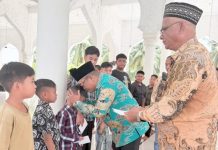 Ketua PMI Bireuen Santuni Puluhan Anak Yatim dan Fakir Miskin di Gandapura