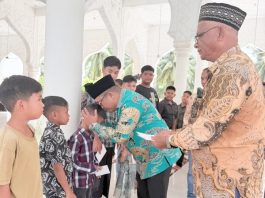Ketua PMI Bireuen Santuni Puluhan Anak Yatim dan Fakir Miskin di Gandapura