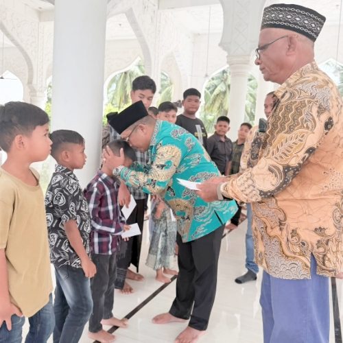 Ketua PMI Bireuen Santuni Puluhan Anak Yatim dan Fakir Miskin di Gandapura