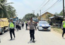 Polres Bireuen Pantau Lalu Lintas di Jembatan Bailey Kuta Blang, Imbau Pengendara Jaga Ketertiban