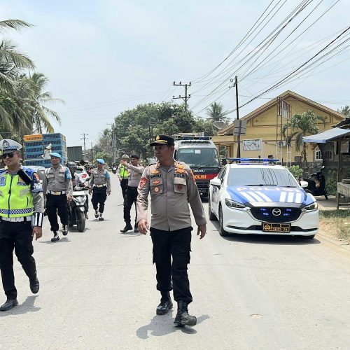 Polres Bireuen Pantau Lalu Lintas di Jembatan Bailey Kuta Balang, Imbau Pengendara Jaga Ketertiban