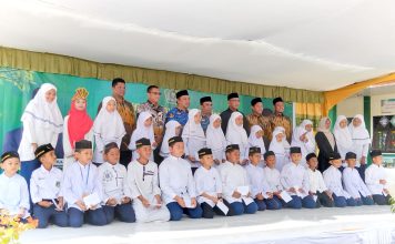 Peringati Maulid, MIN 12 Bireuen Santuni Anak Yatim dan Serahkan Hadiah kepada Pemenang Lomba