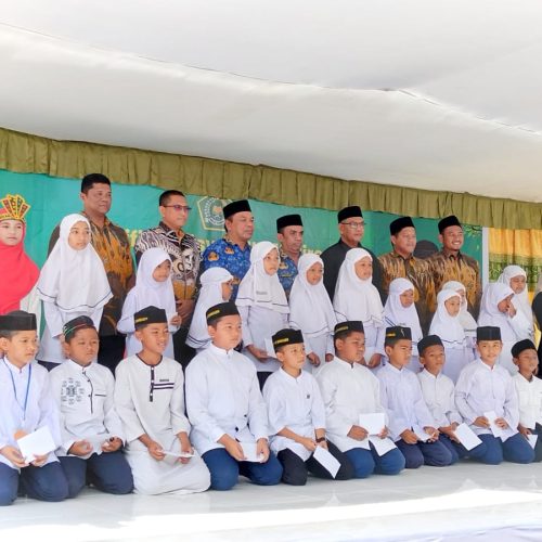 Peringati Maulid, MIN 12 Bireuen Santuni Anak Yatim dan Serahkan Hadiah kepada Pemenang Lomba