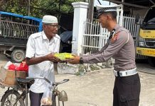 Jumat Berkah Satlantas Polres Bireuen, Berbagi Nasi Kotak Sambil Patroli