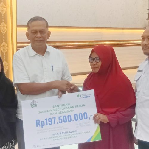BPJS Ketenagakerjaan Bireuen Serahkan Santunan dan Beasiswa Rp493 Juta kepada Tiga Ahli Waris