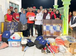 Kebakaran Hanguskan Dua Rumah di Seuleumbah, Ketua PMI Bireuen Turun Langsung Serahkan Bantuan dan Kuatkan Korban