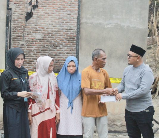 Wujud Kepedulian, UNIKI Bantu Mahasiswa Korban Kebakaran di Seuleumbah