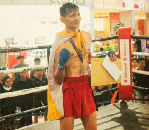 Kalahkan Juara Bertahan, Mahasiswa UNIKI Yukai Prihatin Martin Rebut Sabuk Juara Kick Boxing KX1 Se-Sumatera