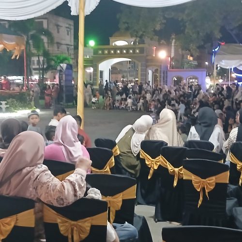 Ratusan Pengunjung Saksikan Malam Pentas Seni Meriahkan HUT ke-27 Bireuen di Halaman Pendopo