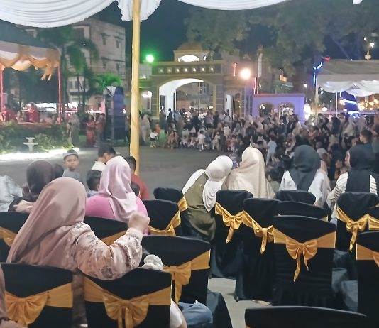 Ratusan Pengunjung Saksikan Malam Pentas Seni Meriahkan HUT ke-27 Bireuen di Halaman Pendopo