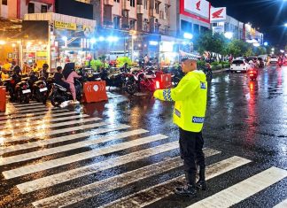 Polres Bireuen Lakukan Pengamanan, Pastikan Rangkaian Peringatan HUT ke-27 Bireuen di Pendopo Bupati Tertib dan Lancar