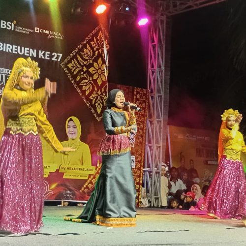 Dimeriahkan Cut Zuhra, Malam Apresiasi Seni HUT ke-27 Bireuen Dipadati Ribuan Warga