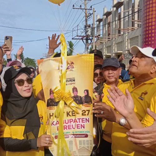 Dilepas Bupati Mukhlis, Antusiasme Warga Membludak Ikuti Fun Walk HUT ke-27 Bireuen