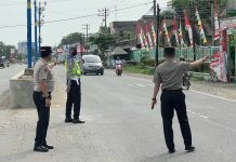 Imbau Pengendara Utamakan Keselamatan, Kapolres Bireuen Turun ke Jalan Atur Lalu Lintas