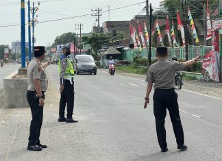 Imbau Pengendara Utamakan Keselamatan, Kapolres Bireuen Turun ke Jalan Atur Lalu Lintas