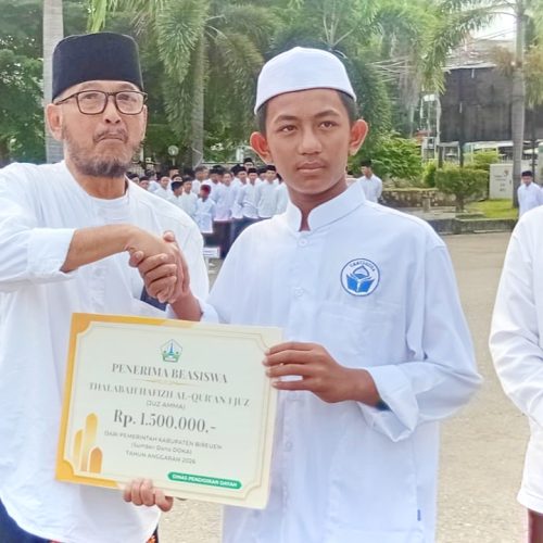 Wakil Bupati Razuardi Pembina Upacara Peringatan Hari Santri Nasional di Bireuen