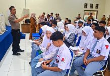 Polres Bireuen Edukasi Bahaya Judi Daring dan Penipuan Digital kepada Pelajar
