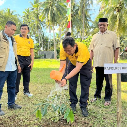 Jaga Kelestarian Alam Lewat Program Green Policing, Kapolres Bireuen Tanam Pohon di Jangka