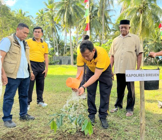 Jaga Kelestarian Alam Lewat Program Green Policing, Kapolres Bireuen Tanam Pohon di Jangka