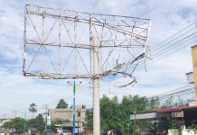 Billboard Ilegal Depan RS Jeumpa Hospital Bireuen yang Tertabrak Truk Kontainer Bahayakan Pelintas