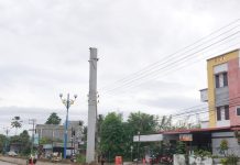 Rangka Billboard Depan RS Jeumpa Hospital yang Tertabrak Truk Kontainer Sudah Dibongkar