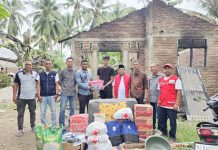 Peduli Korban Kebakaran, Ketua PMI Bireuen Antar Bantuan dan Menguatkan Suryani