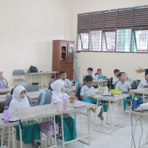 Jadi Guest Teacher di SD Sukma Bangsa Bireuen, Mahasiswa PAI FAI UNIKI Bawa Keteladanan Nabi ke Ruang Kelas