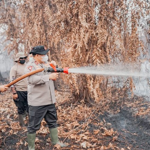 Kapolri Tegaskan Penegakan Hukum dan Pemadaman Karhutla
