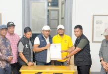 Tindak Lanjuti Usulan Bupati Mukhlis, Kemendagri Serahkan Lima Ekskavator untuk Penanganan Banjir di Bireuen