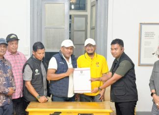 Tindak Lanjuti Usulan Bupati Mukhlis, Kemendagri Serahkan Lima Ekskavator untuk Penanganan Banjir di Bireuen