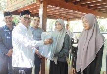 Peduli Pendidikan Keagamaan, Anggota DPRA Amiruddin Idris Salurkan Paket Al-Qur’an untuk Santri Pesantren Mahasiswa Jami’ah Kebangsaan