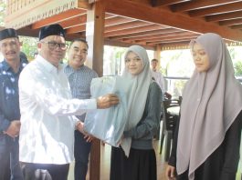 Peduli Pendidikan Keagamaan, Anggota DPRA Amiruddin Idris Salurkan Paket Al-Qur’an untuk Santri Pesantren Mahasiswa Jami’ah Kebangsaan