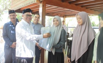Peduli Pendidikan Keagamaan, Anggota DPRA Amiruddin Idris Salurkan Paket Al-Qur’an untuk Santri Pesantren Mahasiswa Jami’ah Kebangsaan
